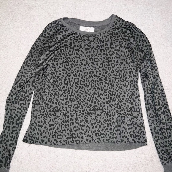Green Leopard Print Long Sleeve Tee - Picture 2 of 6